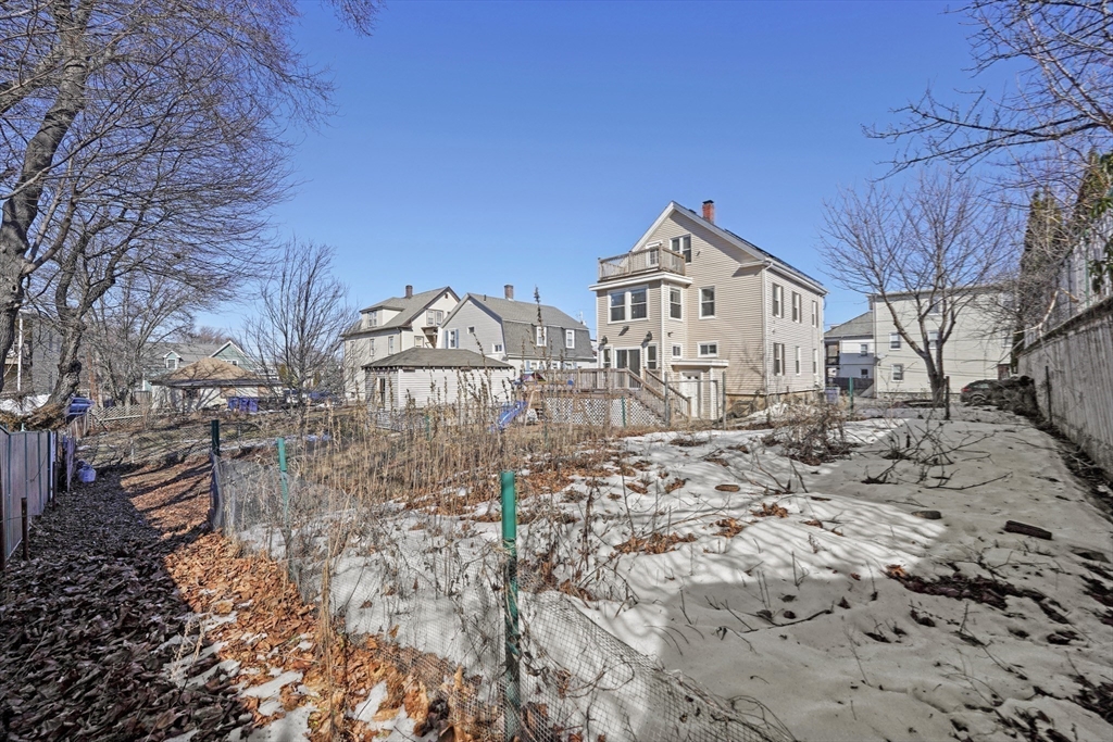4 Champlain Rd, Salem
