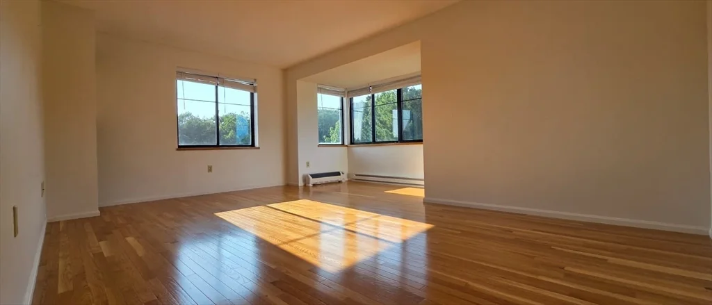 200 Ledgewood Dr, Stoneham