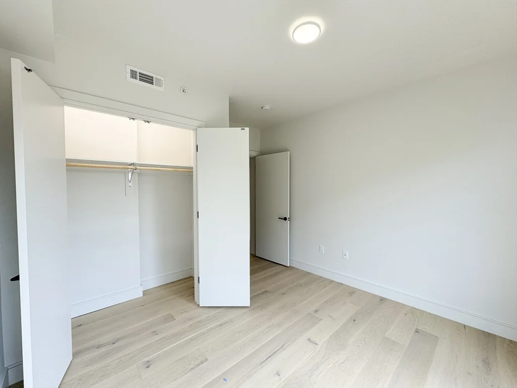 1 Nevins Hill Way, Brighton