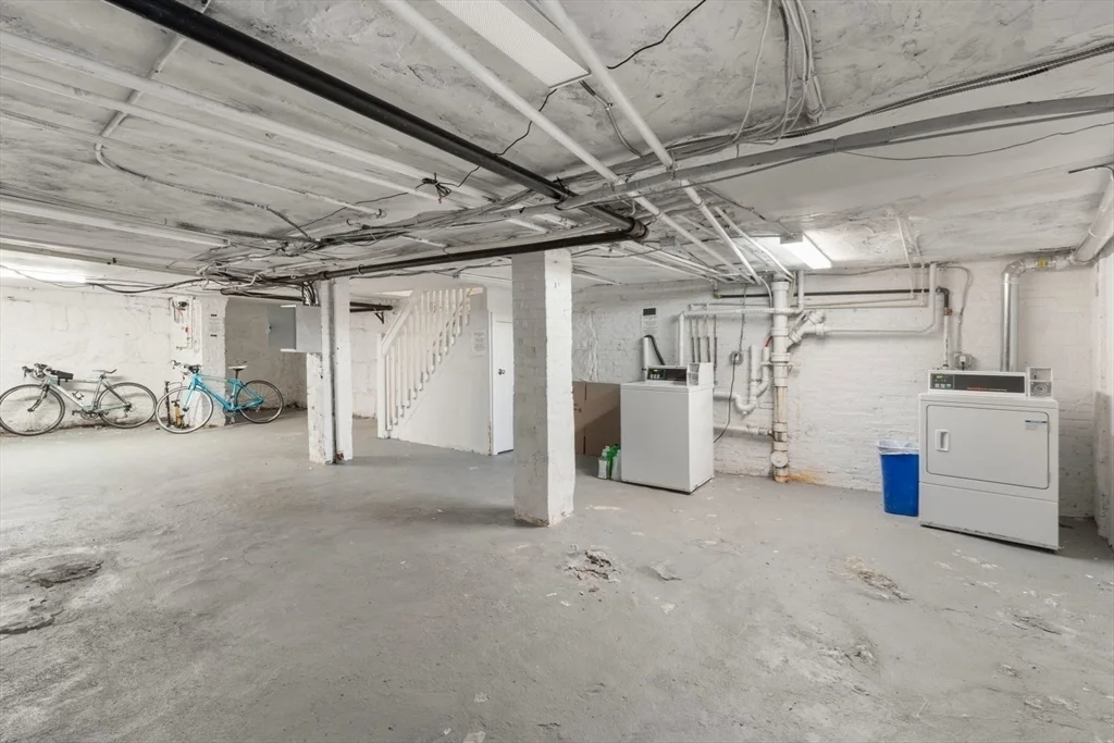 62 West Cedar St, Beacon Hill