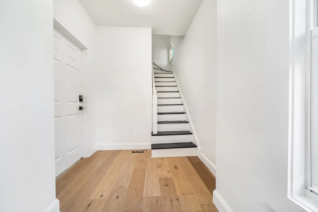 9 Knollin St, Malden