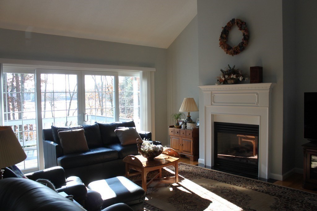 7 Deer Run Dr, Shrewsbury