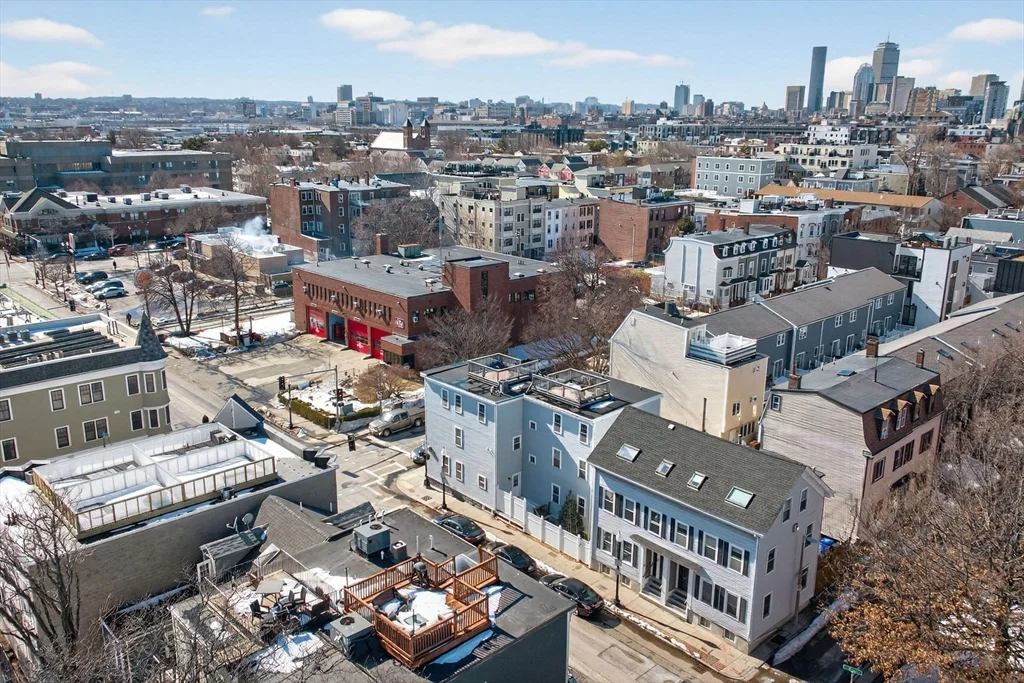 170 W 3rd St, South Boston