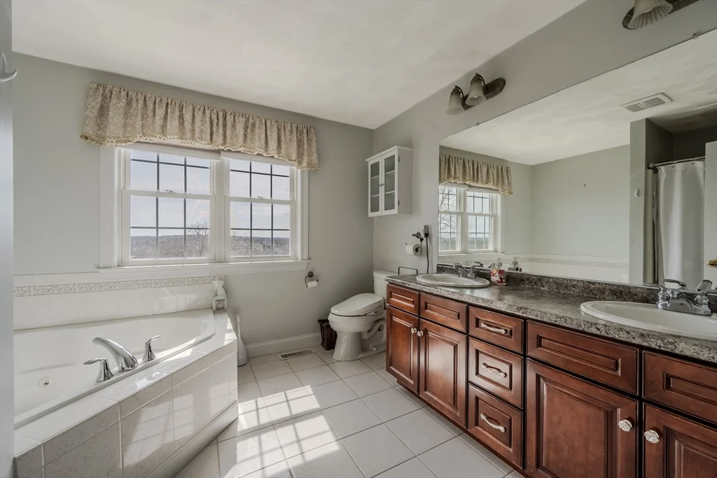 9 Kettle Way, Dracut