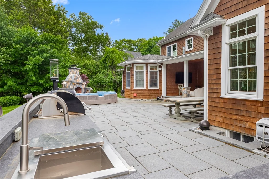227 Rice Rd, Cochituate