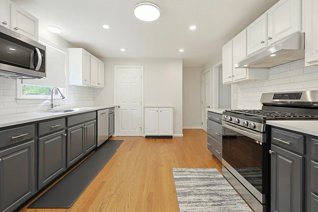 1 West Belcher, Foxboro