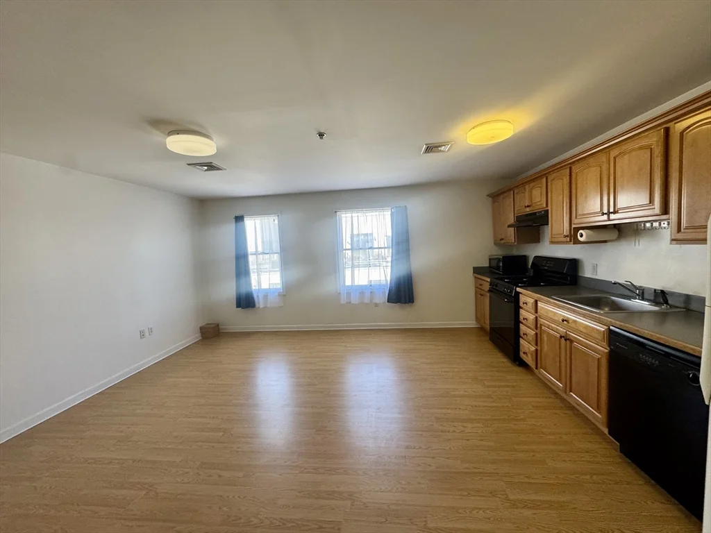 145 Union St, Center