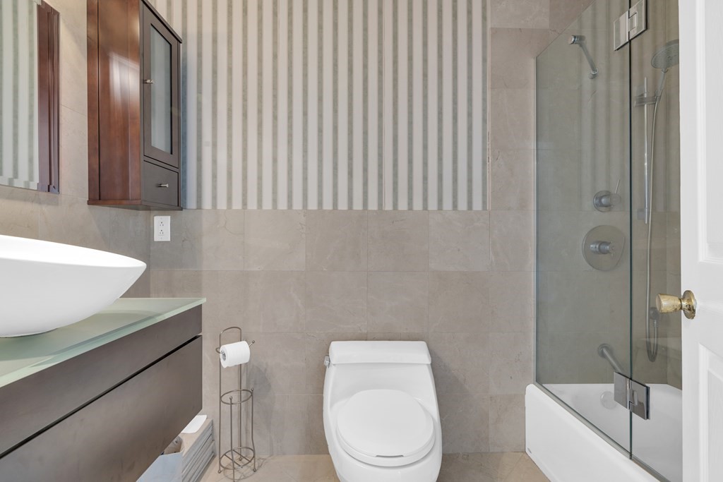 166 Quincy Shore Dr, Quincy