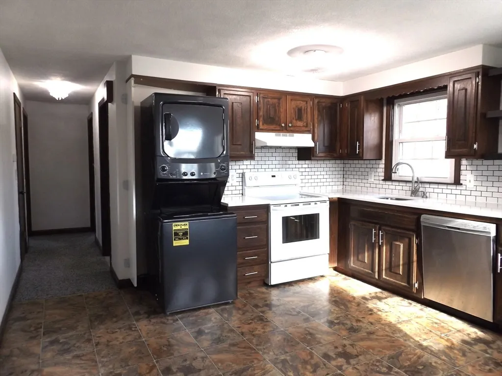 28 Greenwich St, Attleboro