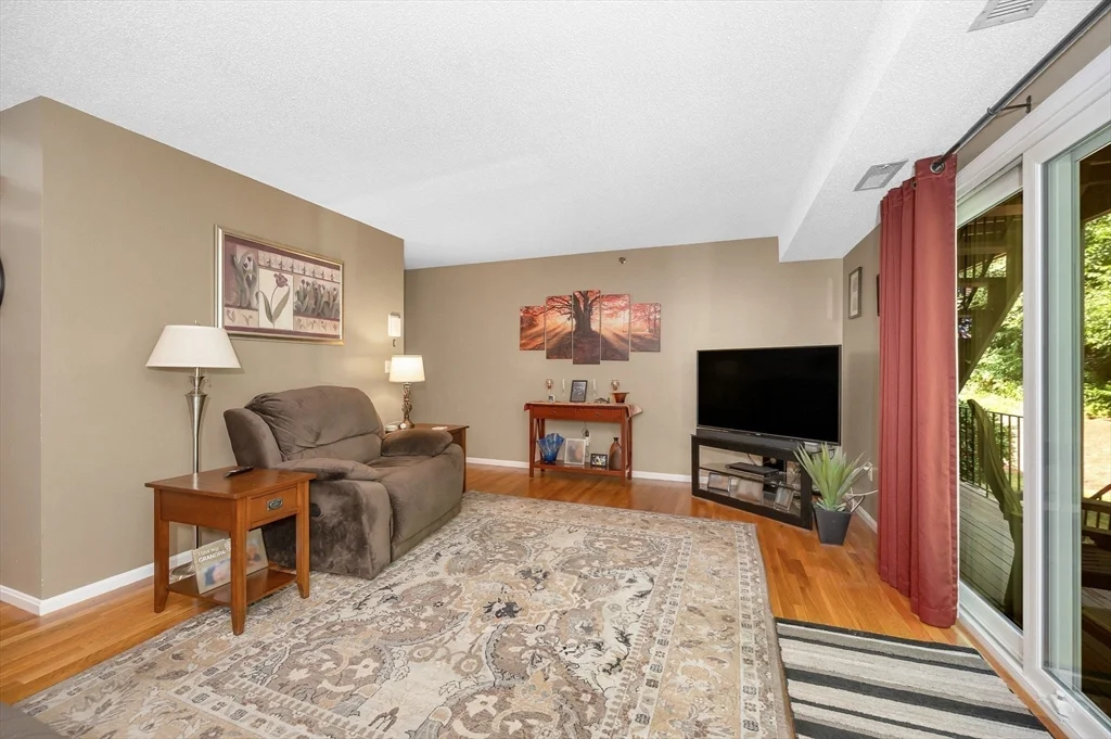 124 Tennis Plaza Rd, Dracut