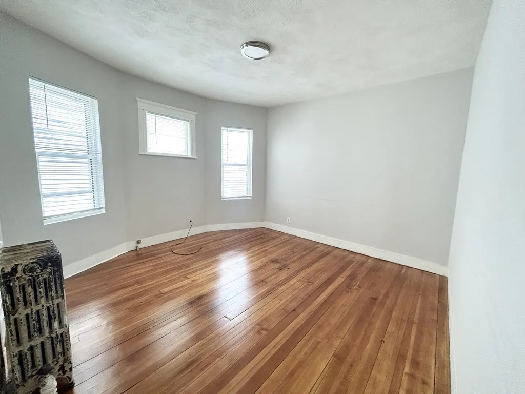 18 Eastman St, Boston