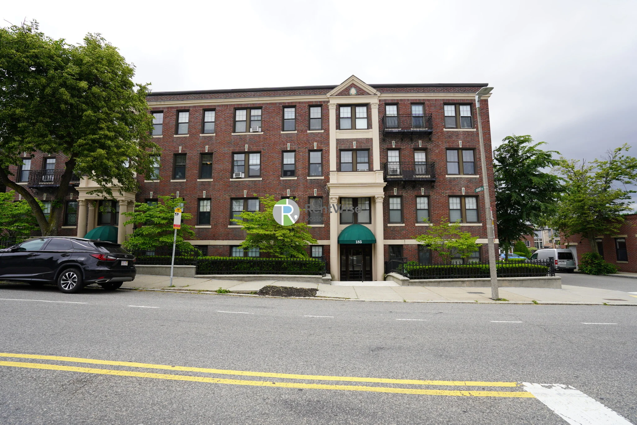 189 Chestnut Hill Ave, Brighton