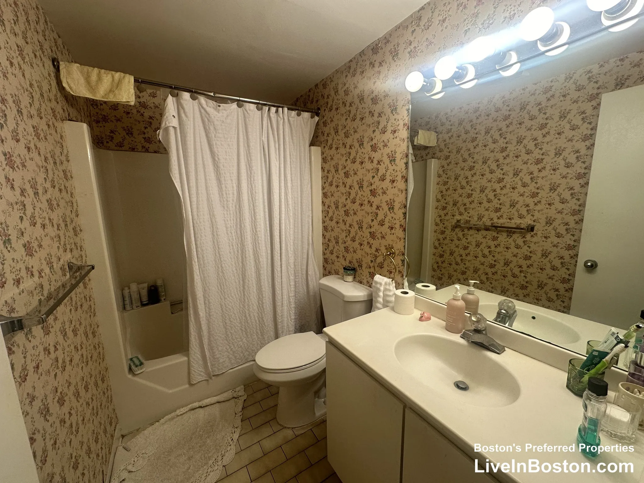 102 Gainsborough St, Fenway