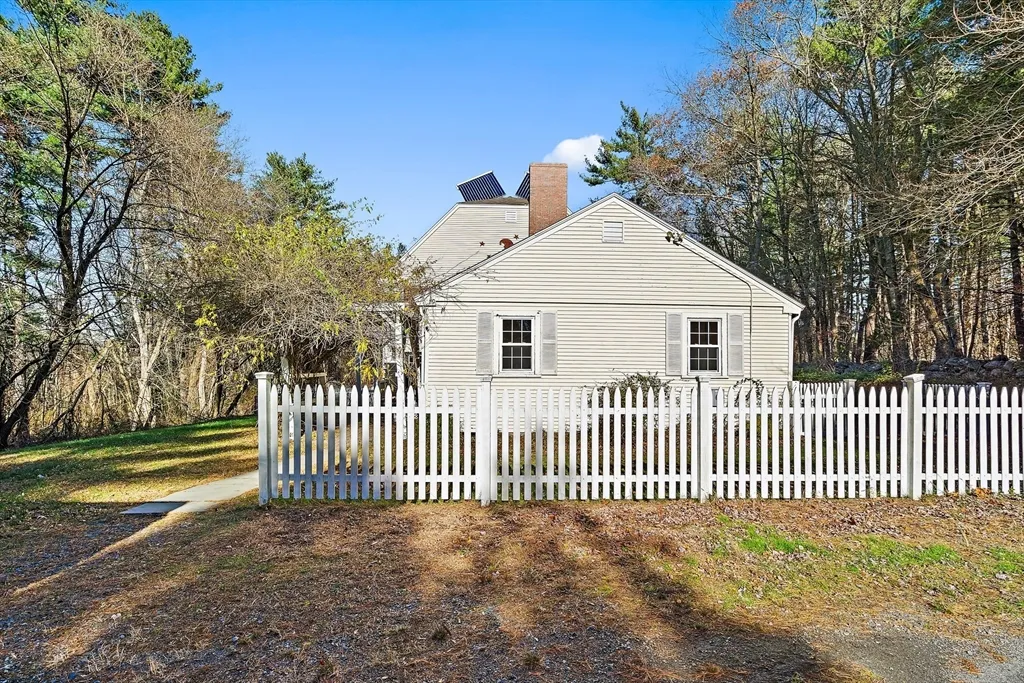 379 Concord Rd, Sudbury