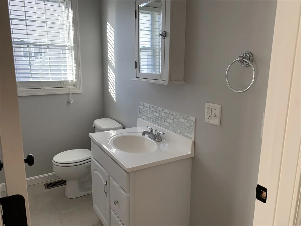 9 Omaha St, Fall River