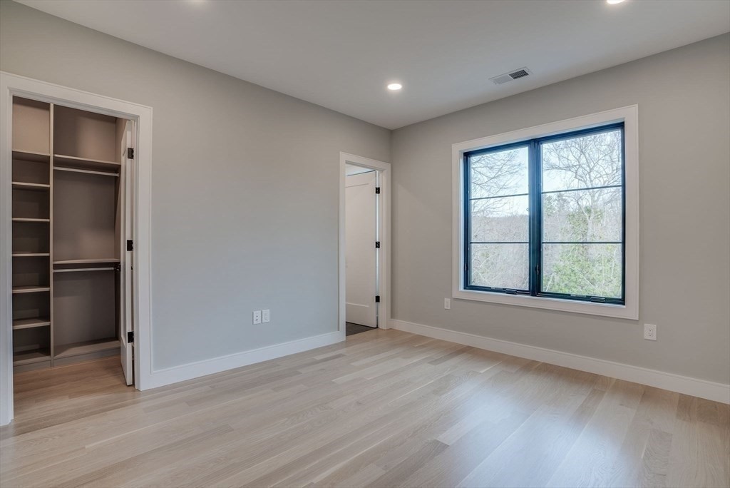 71 Harwich Rd, Chestnut Hill