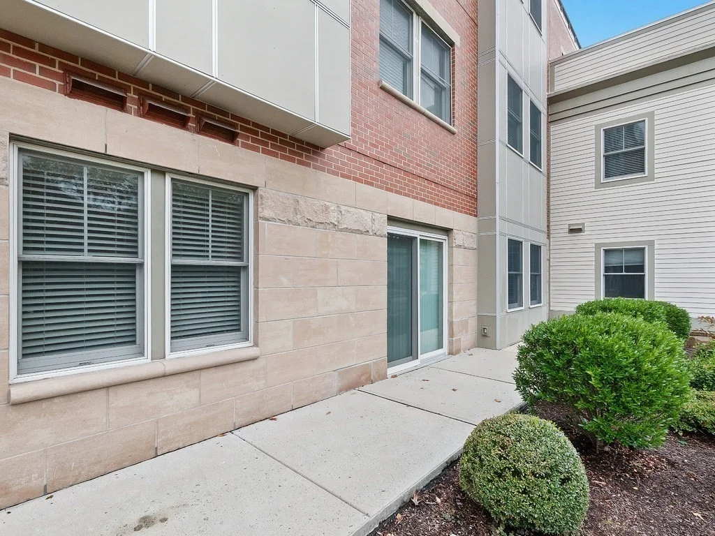 321 Hammond Pond Pkwy, Chestnut Hill
