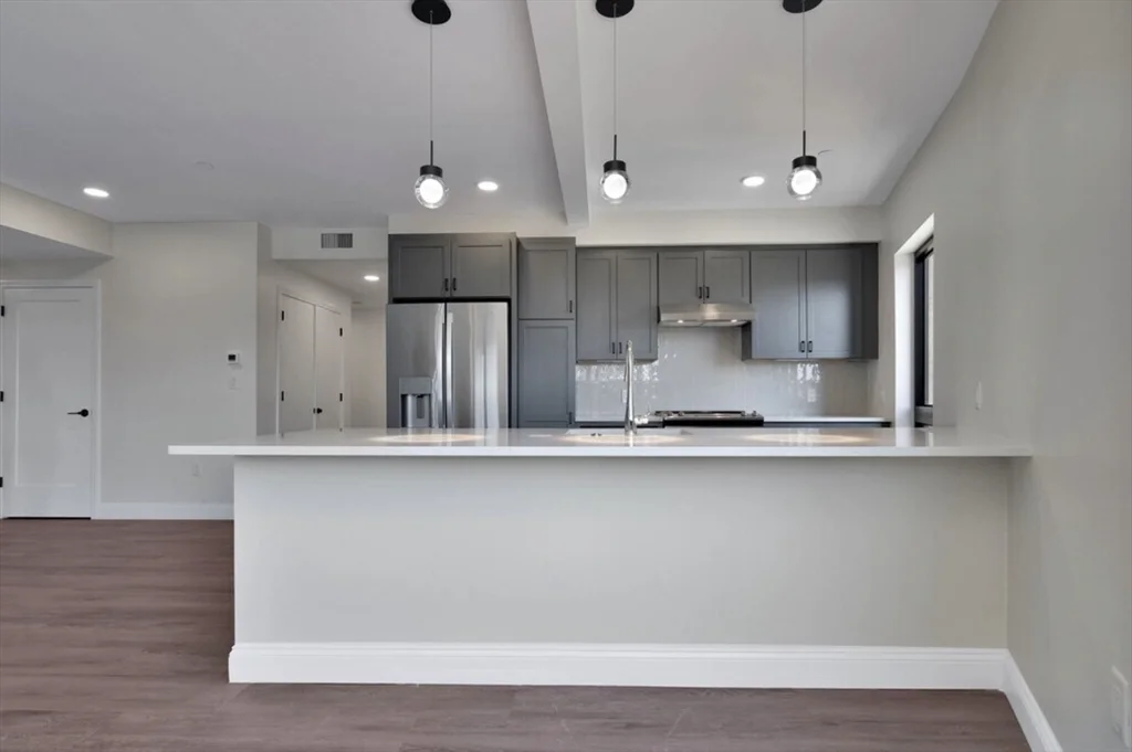 215 Canal St, Lawrence