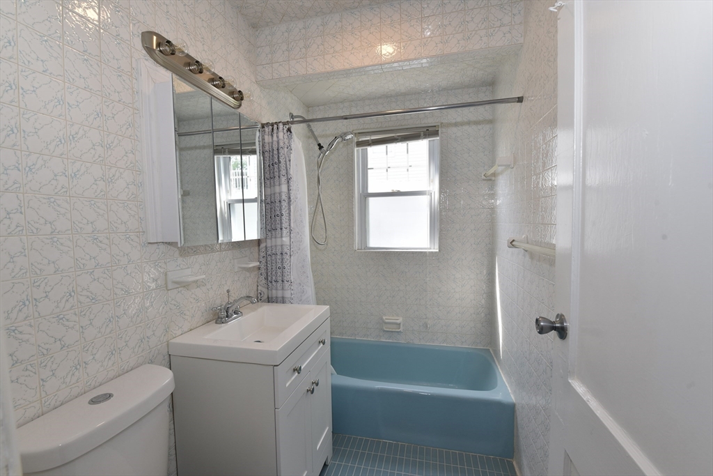 7 Charme, Roslindale