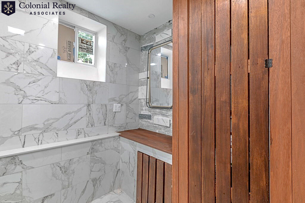 27 Swallow St, South Boston