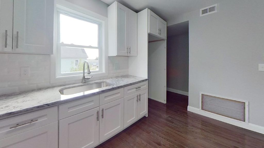 15 Leedsville, Dorchester