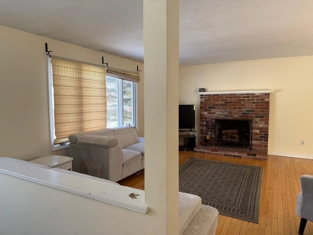 11 Bluegrass Ln, Shrewsbury