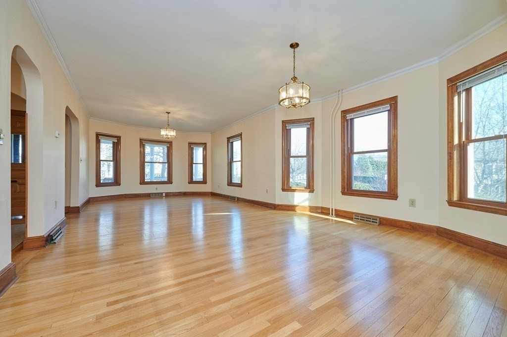 18 Forest St, Lexington