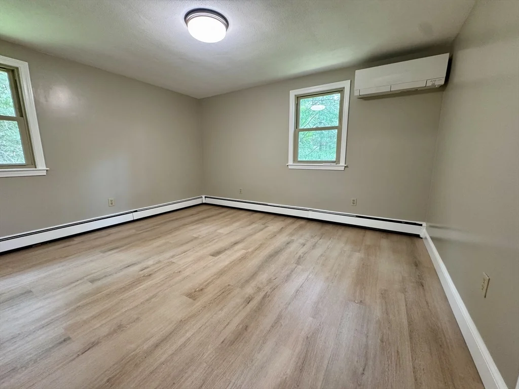 4 Link St, Foxboro