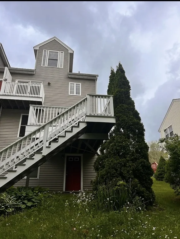 8 Gates Rd, Worcester