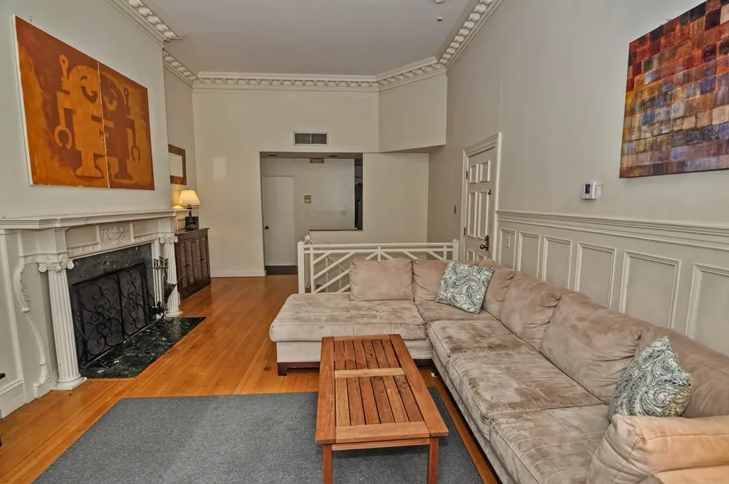 327 Commonwealth Ave, Back Bay