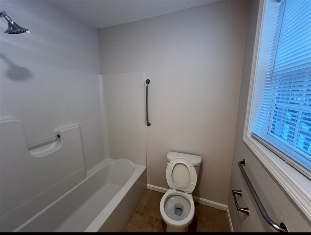 265 Dunstable Rd, Tyngsborough