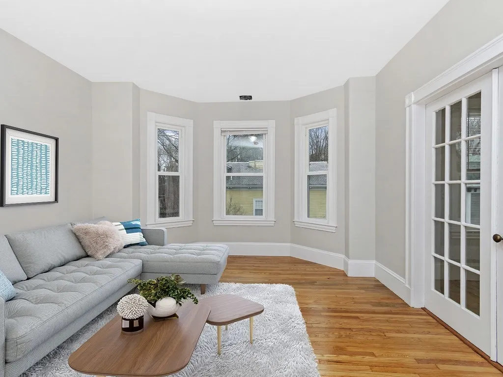 11 Hillside St, Mission Hill