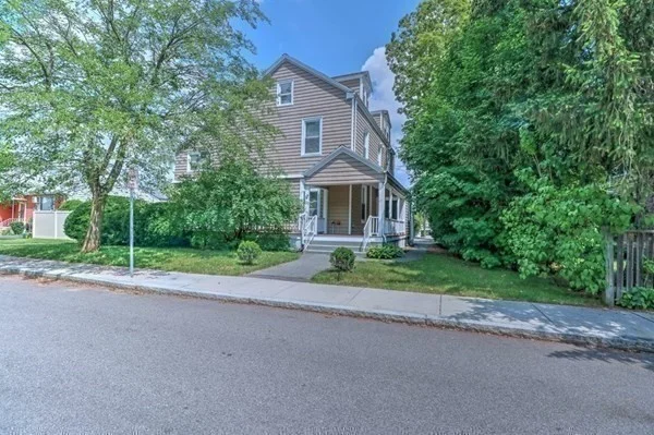 37 Walnut Pl, Newtonville