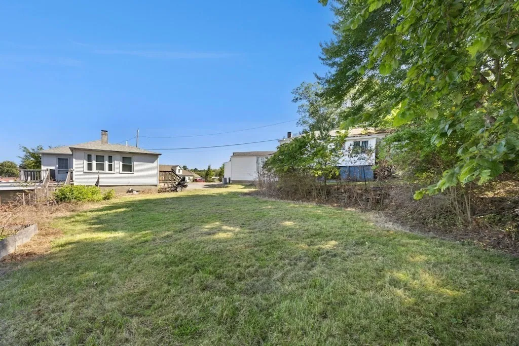 281C King, Northborough