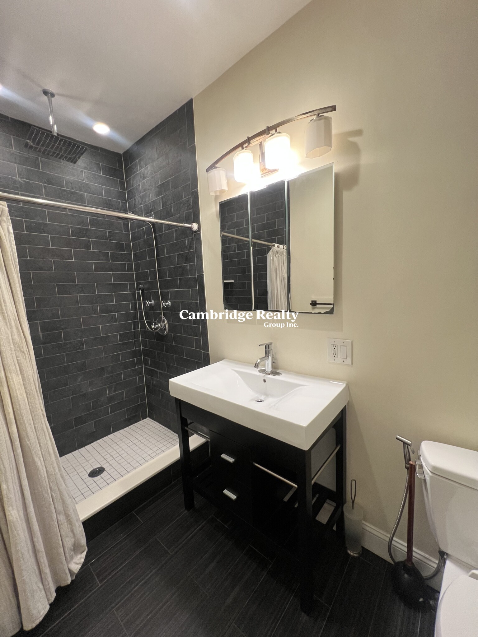 253 Washington St, The Port