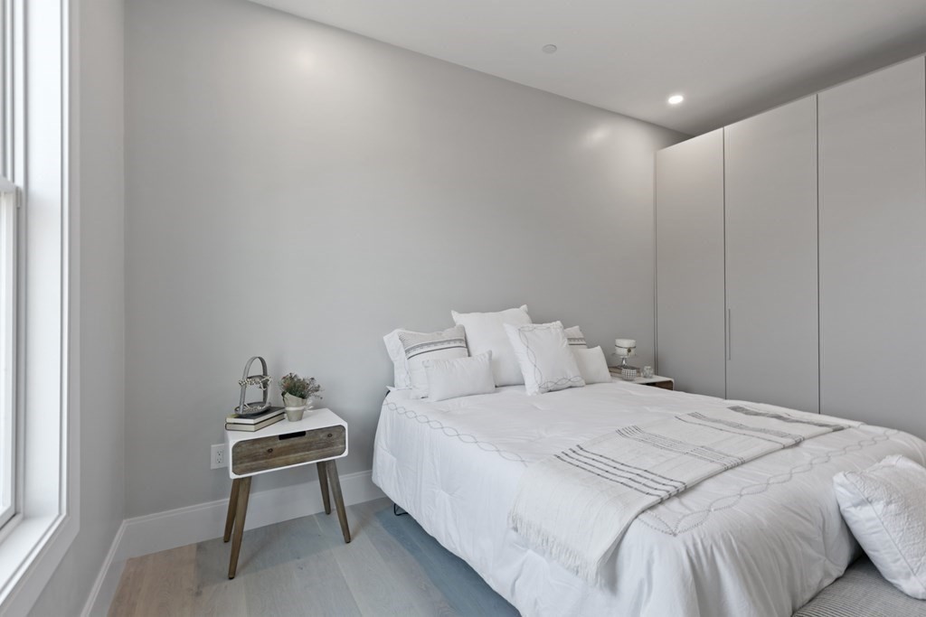 88 Dover St, Davis Square