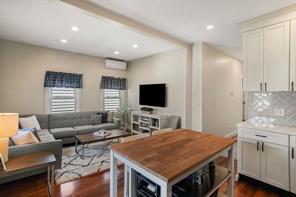 596 E 2nd St, South Boston