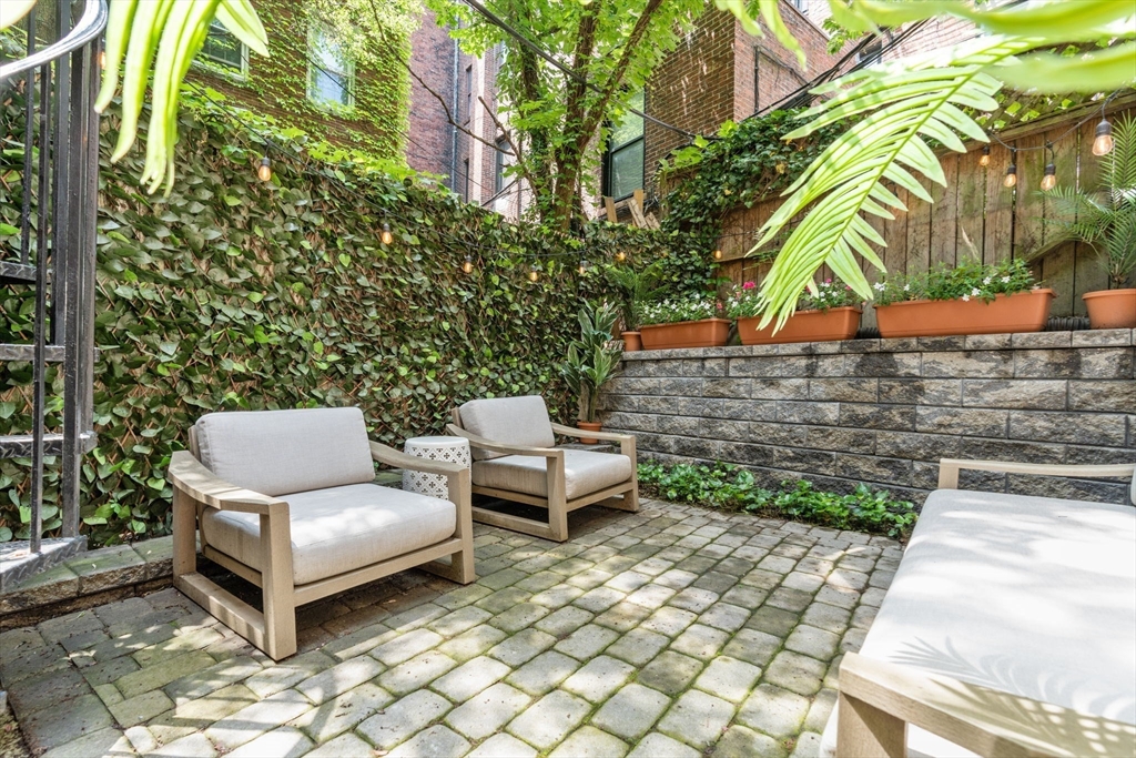 8 Melrose St, Back Bay