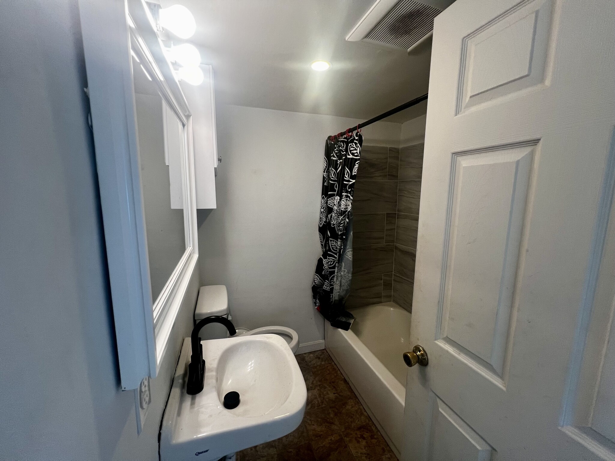 1509 Turnpike St, North Stoughton