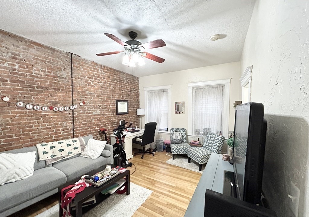 39 Hemenway St, Boston