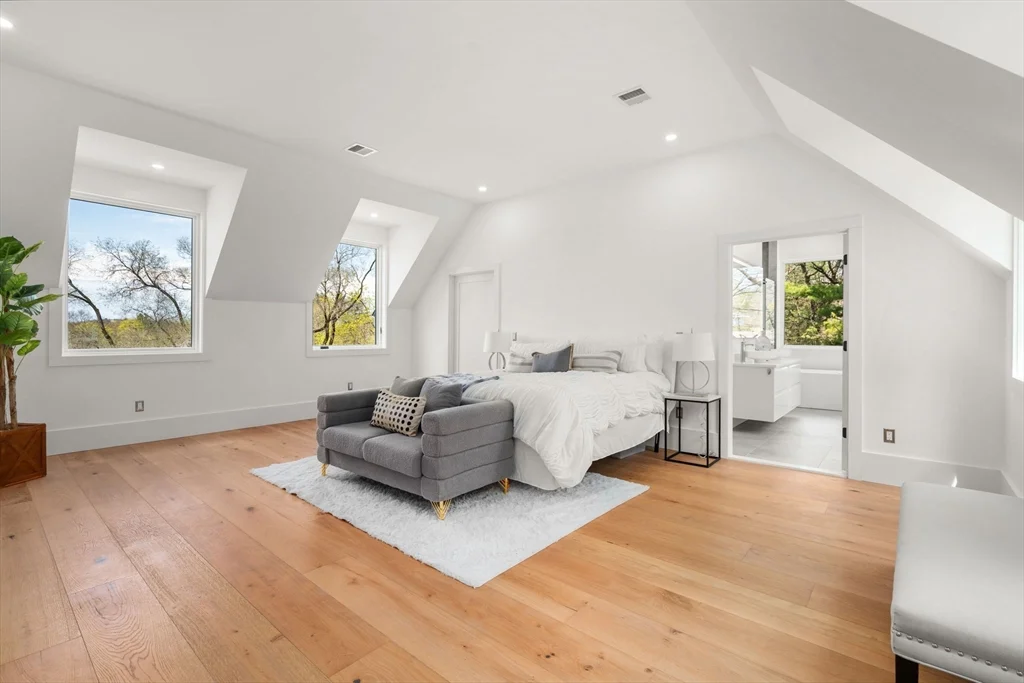 7 Whipple Rd, Lexington