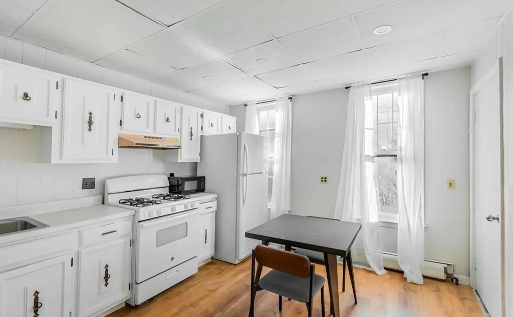 31 Falcon St, East Boston