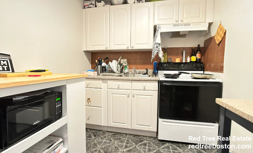 20 Radcliffe Rd, Allston