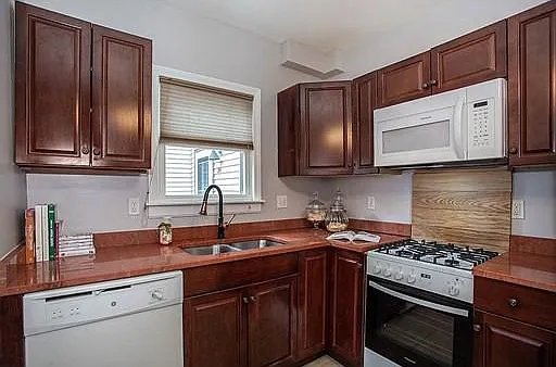 35 Maple St, South Side