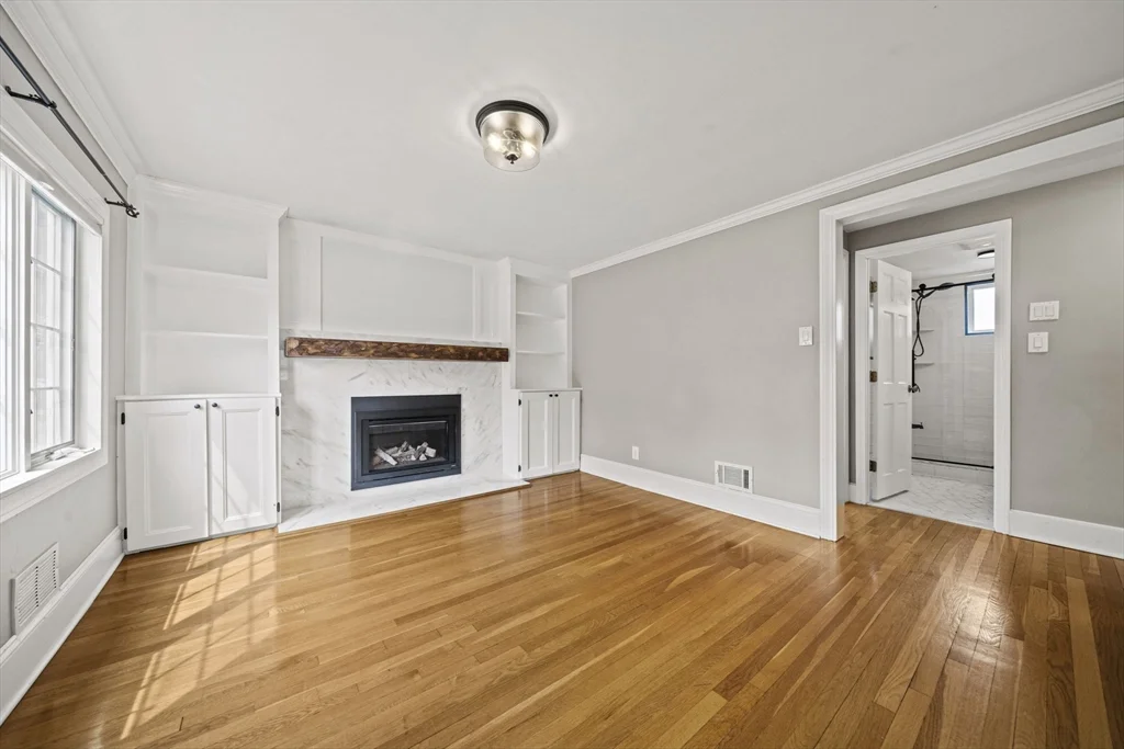 28 Hillside Ave, Stoneham