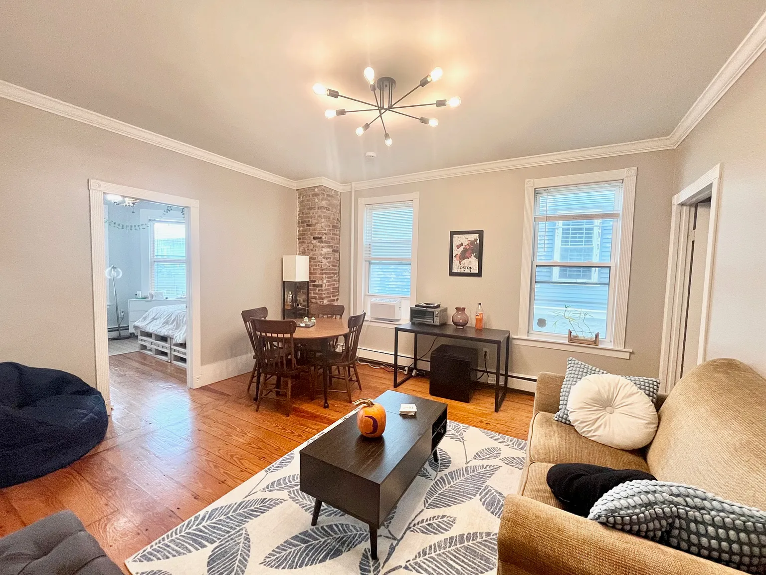 180 Hillside St, Mission Hill