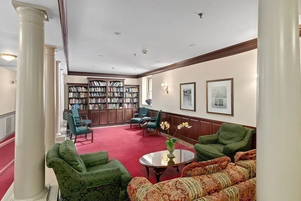 65 Glen Rd, Brookline Village