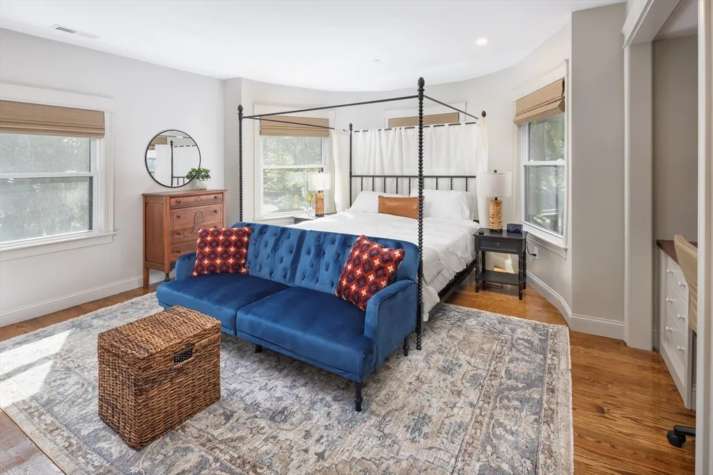 44 Winslow Rd, North Brookline