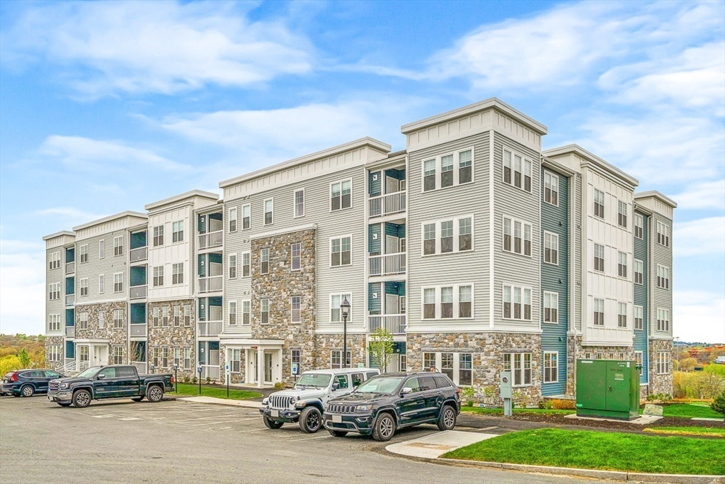 2 Stratton Dr, Woburn