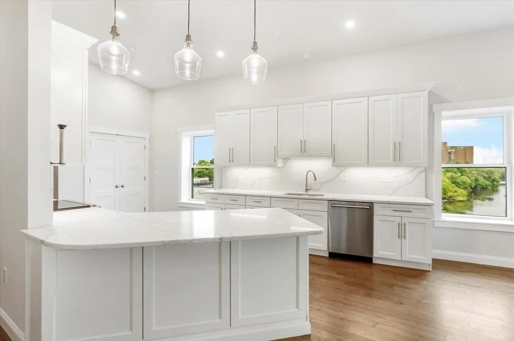 30 Main St, Tufts University